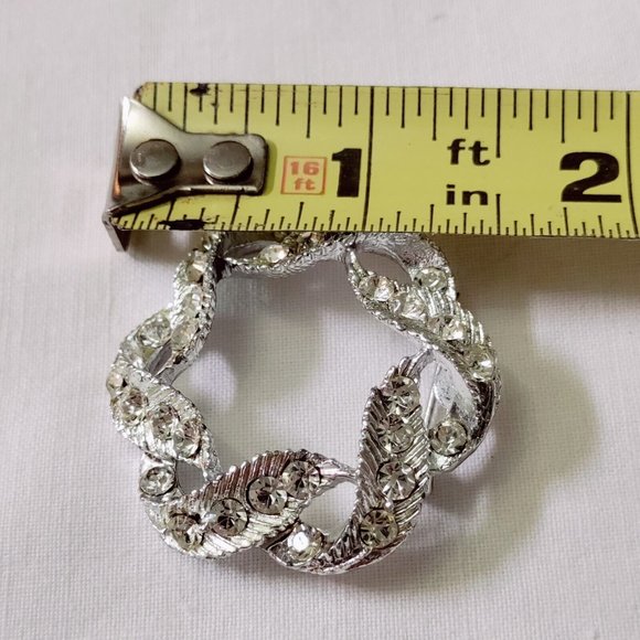 2/$20 Vintage Silver Tone Clear Rhinestone Wreath Brooch Pin Round Circle - Picture 2 of 4